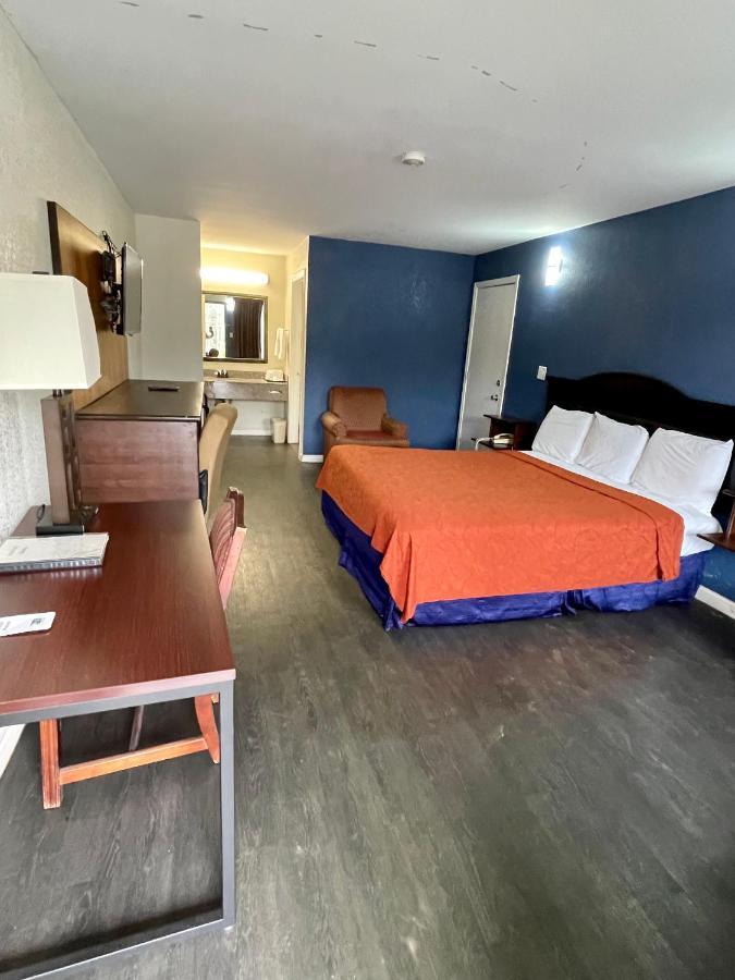 Key West Inn - Roanoke 외부 사진