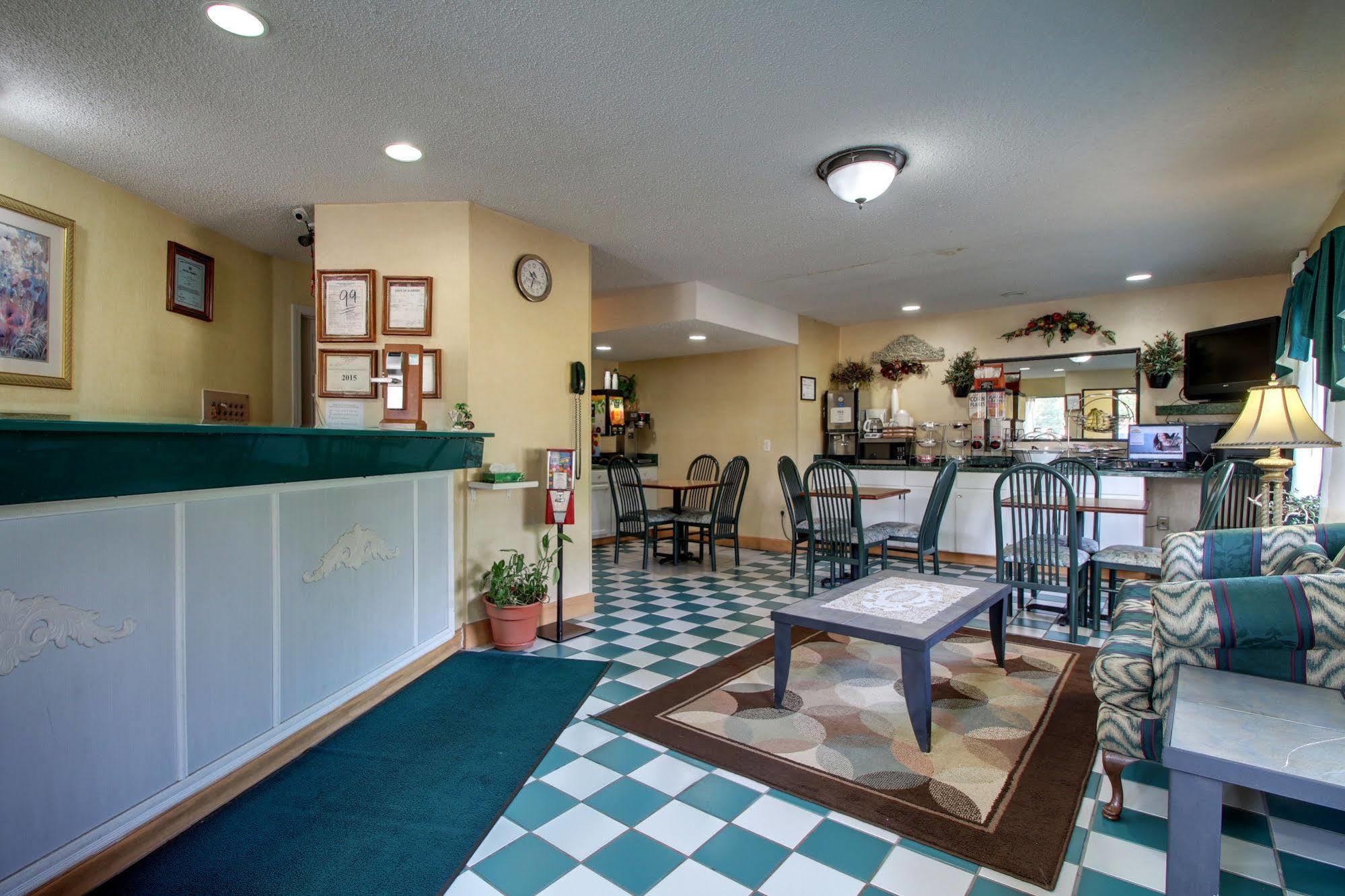 Key West Inn - Roanoke 외부 사진