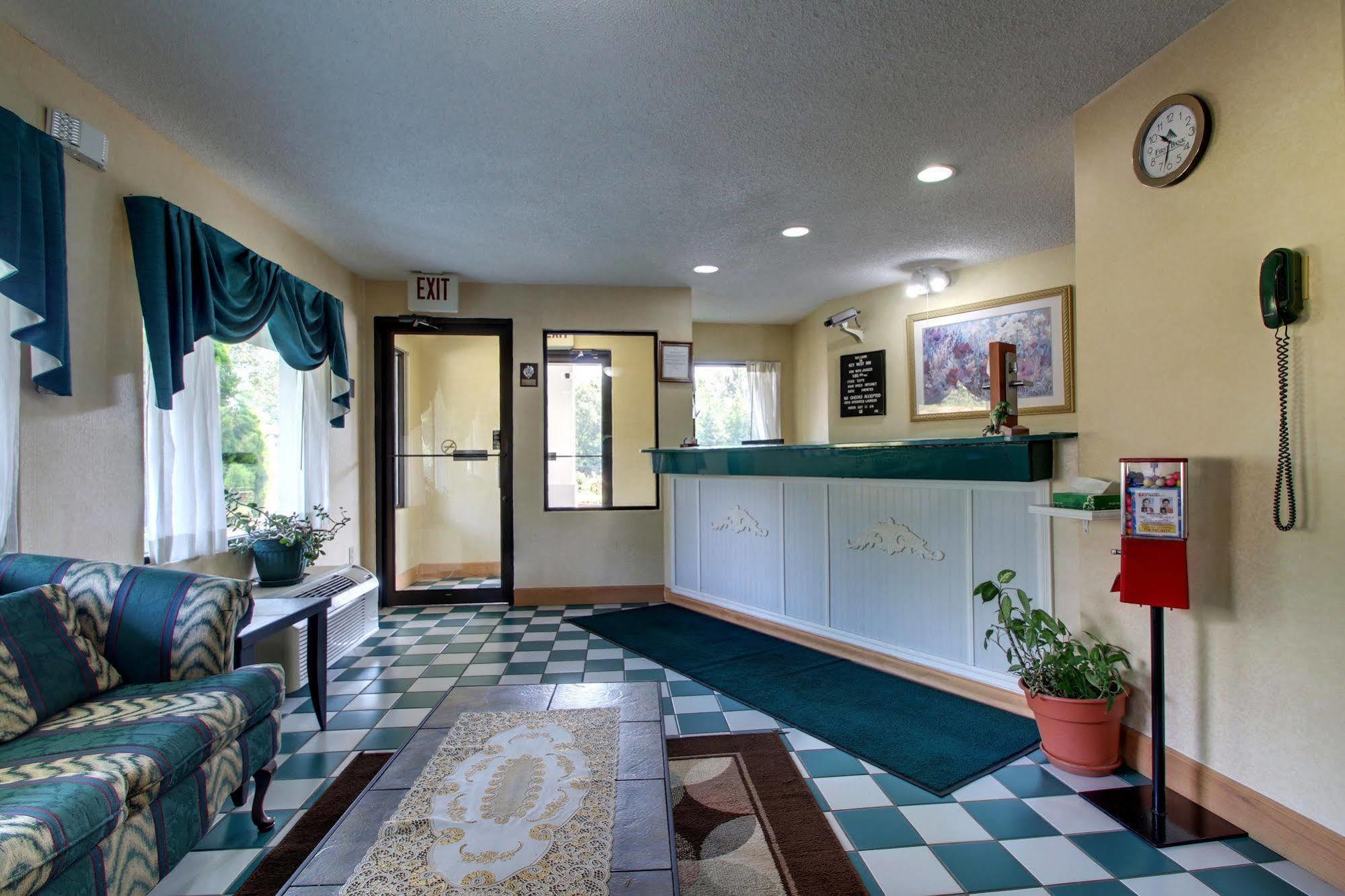 Key West Inn - Roanoke 외부 사진