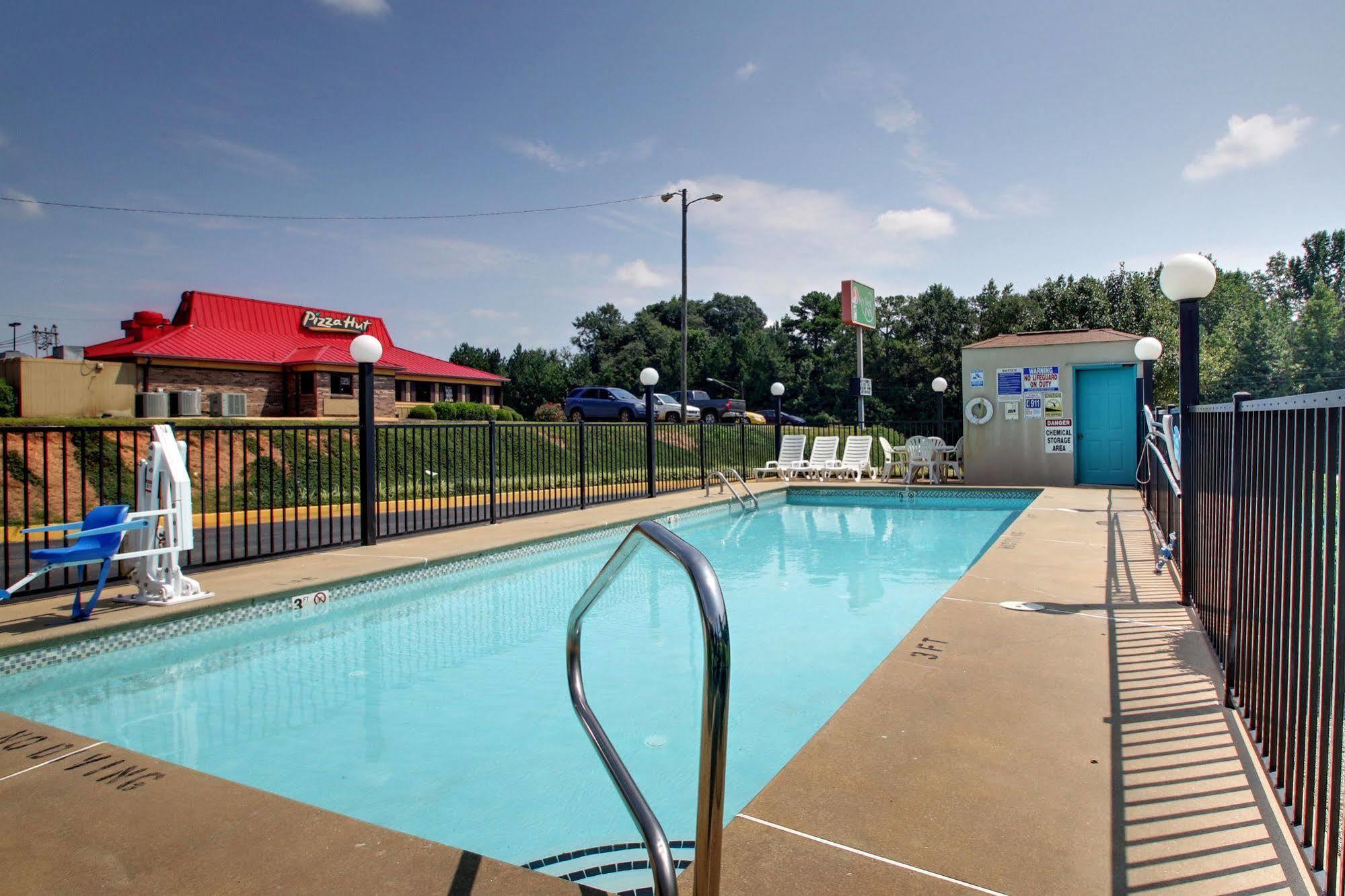 Key West Inn - Roanoke 외부 사진