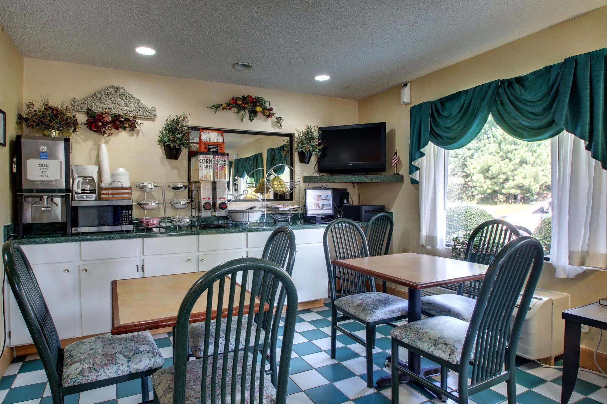 Key West Inn - Roanoke 외부 사진